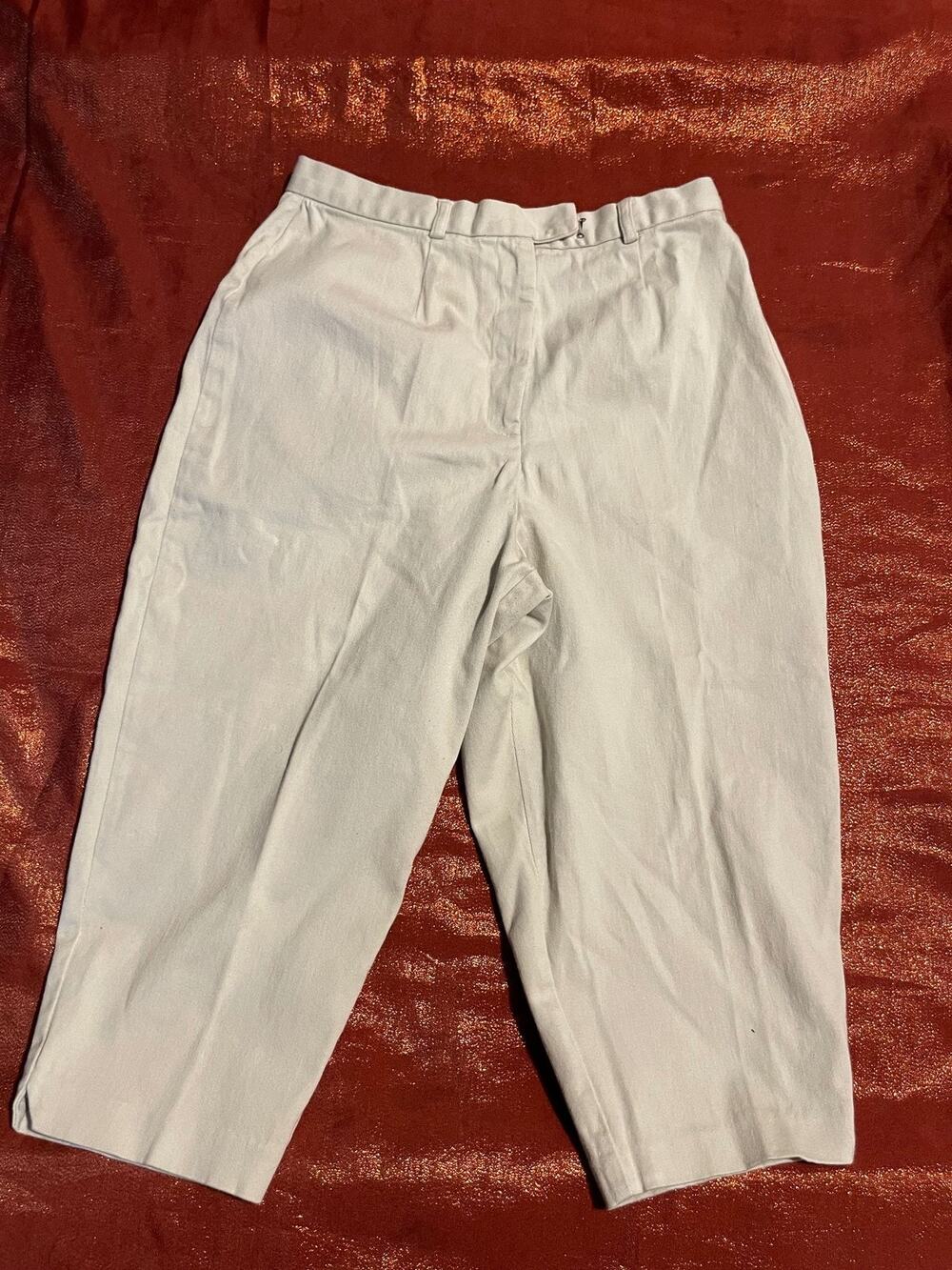 LT Sport Pants Womens 14P Petite Cropped Pleated Stretch Cotton Capri White